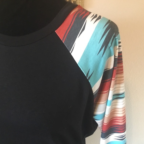 Black shirt with Aztec print long sleeves - Picture 5 of 11